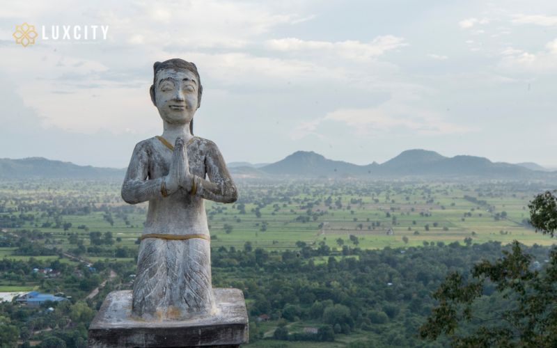 Travelling from Phnom Penh to Battambang, you will notice similarities in the histories and cultures of these two Cambodian cities