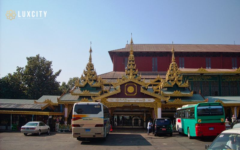 Travelling by bus from Phnom Penh to Ho Chi Minh City is not difficult. It is also a cost-effective option
