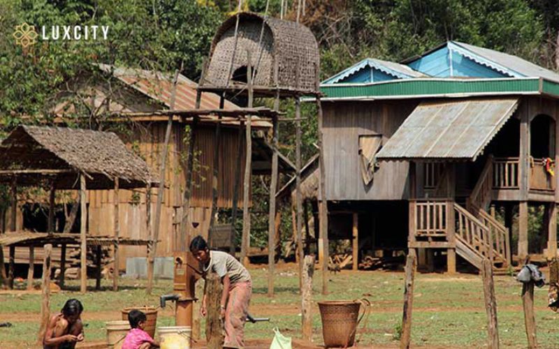 Though it is not the quickest mode of transportation, it is possible to travel from Phnom Penh to Ratanakiri by bus