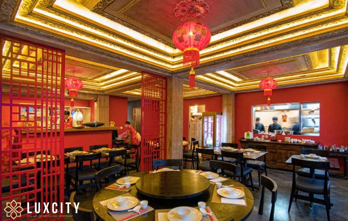 The space of the Chinese restaurant in Phnom Penh gives diners both familiar and strange, attractive