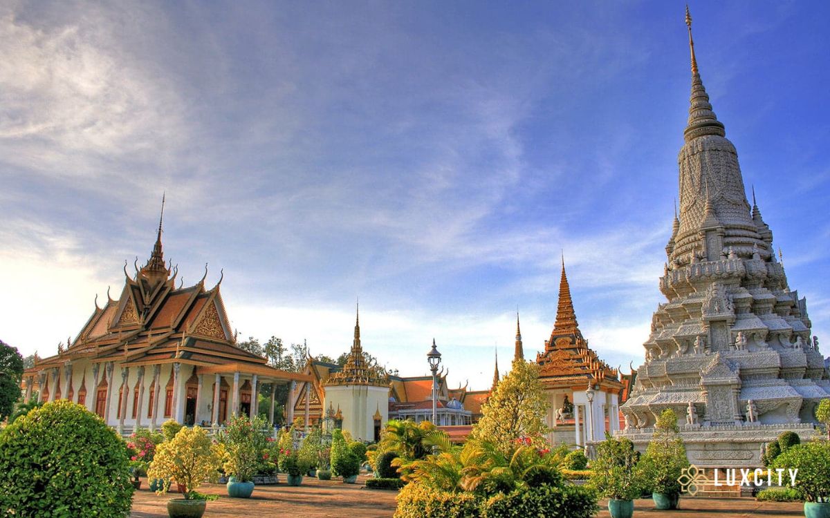 The Royal Palace, located in the heart of Phnom Penh, is a remarkable example of ancient and modern colliding