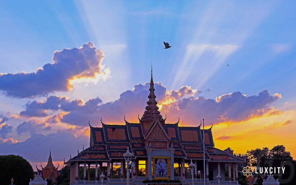 Let's admire the magnificent beauty of the Royal Palace while getting an insight understanding of Cambodia’s History and Culture