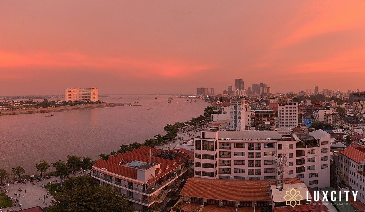 Hotels near Riverside in Phnom Penh are very developed, leading to many good services