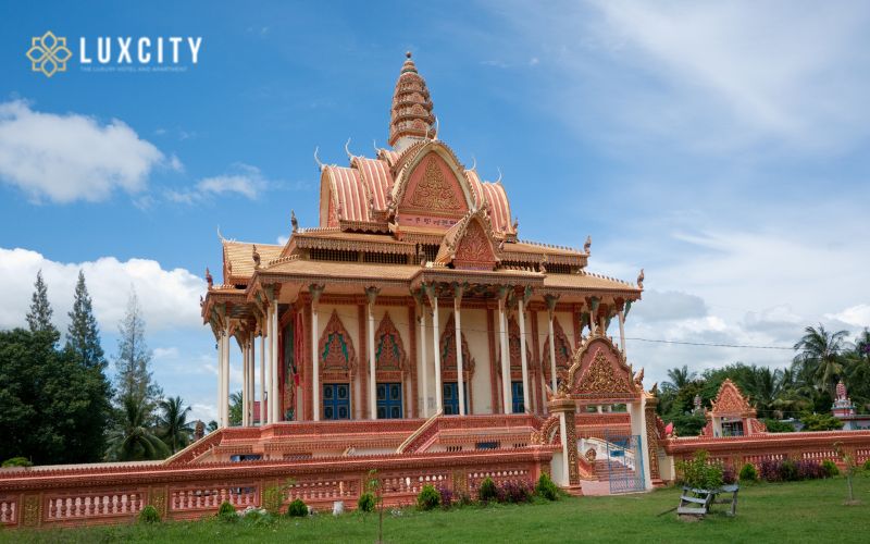 Sisophon is known for its serene and laid-back atmosphere, friendly locals, and rich culture, reflecting its Khmer and Thai influences.