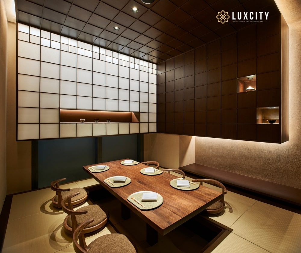 In general, the characteristic of Japanese restaurants is to bring a traditional and cozy style.