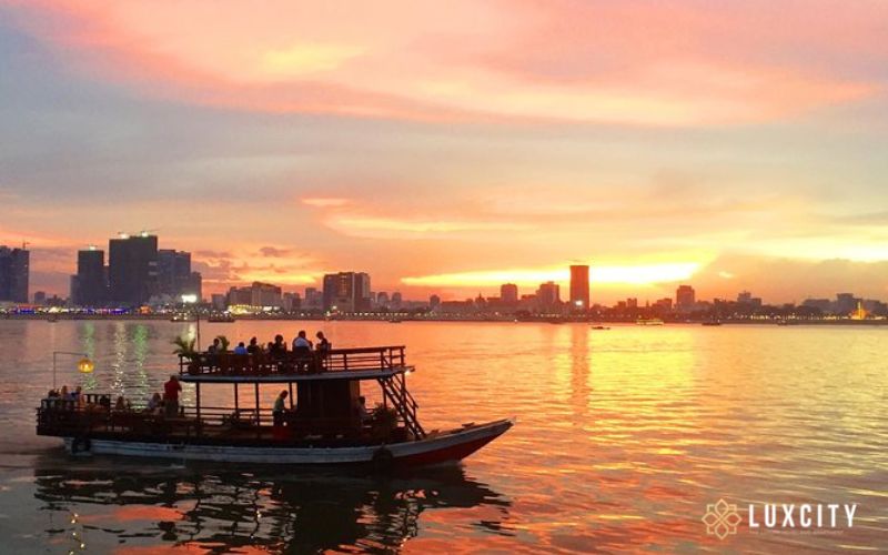 A cruise on the Mekong river