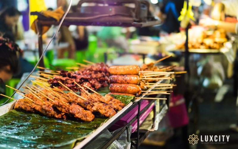 With only one day in Phnom Penh, make sure you don't miss the unique Khmer cuisine at the central market or from street food vendors