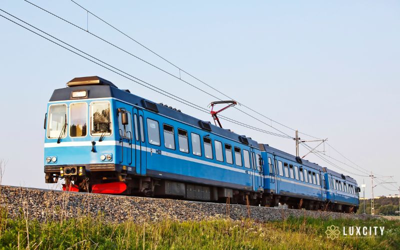 How long does it take to go from Phnom Penh to Kep by train