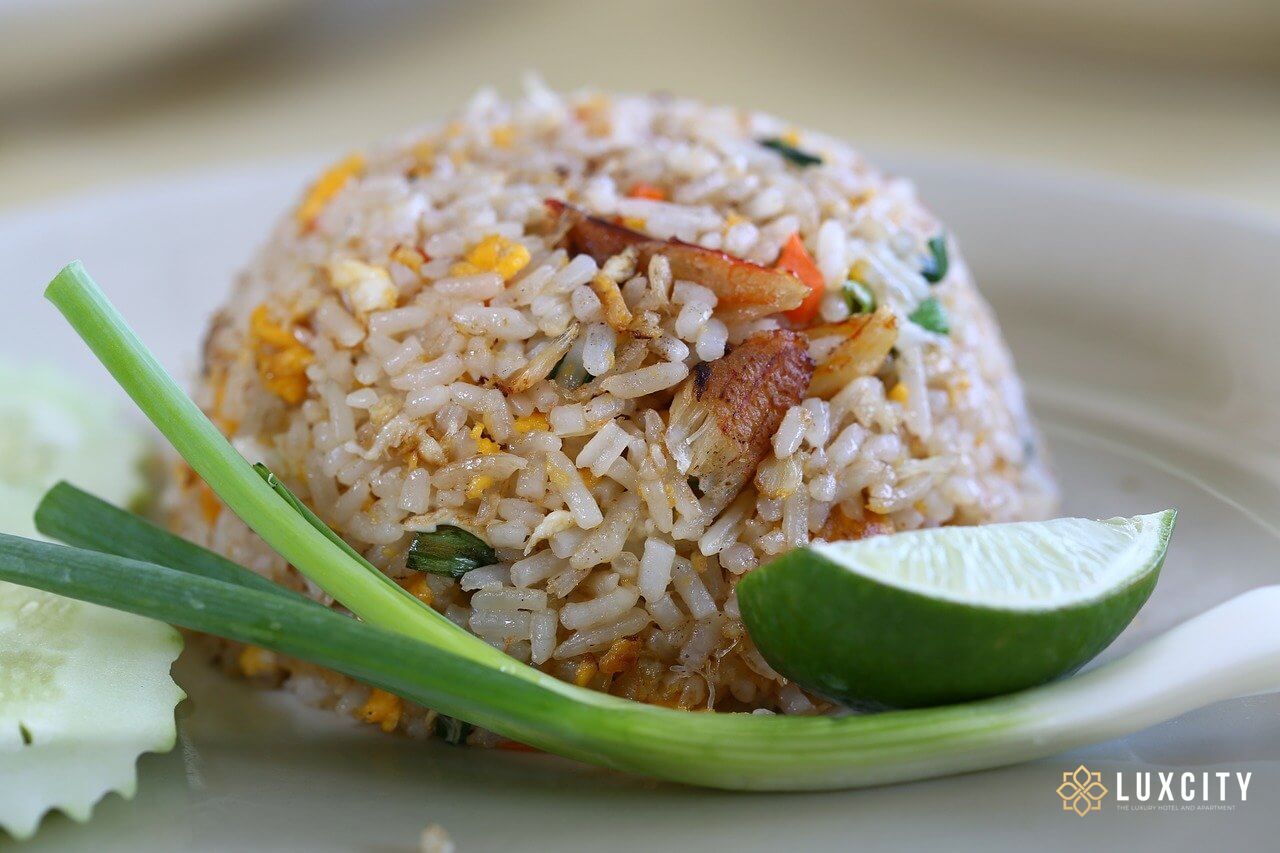 Egg fried rice should serve as the main course