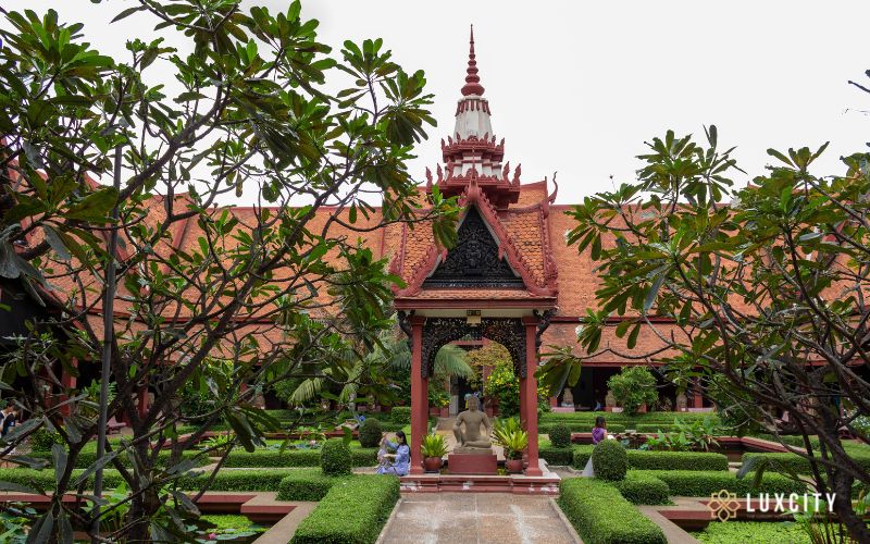 Walk around the stunning National Museum