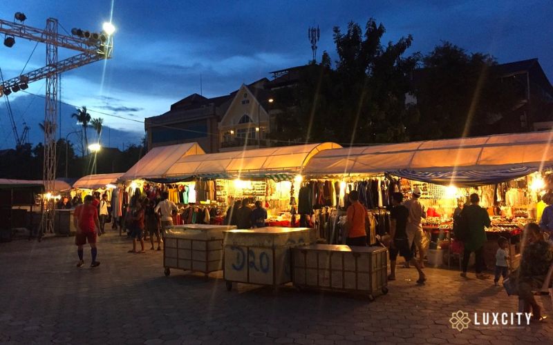 Explore Phnom Penh Night Market